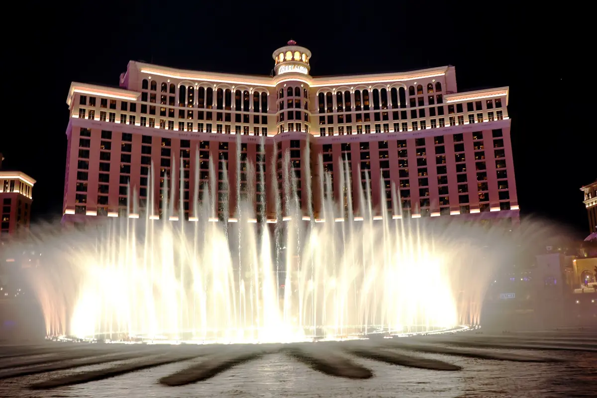 The Bellagio fountains at night